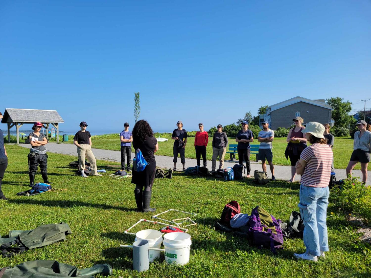 We lead projects in partnership with non-profit associations (ZIP Comittee) specializing in coastal habitat restoration and conservation.   July 5th 2023, Rimouski, Marie-Pomme Presne-Poissant 