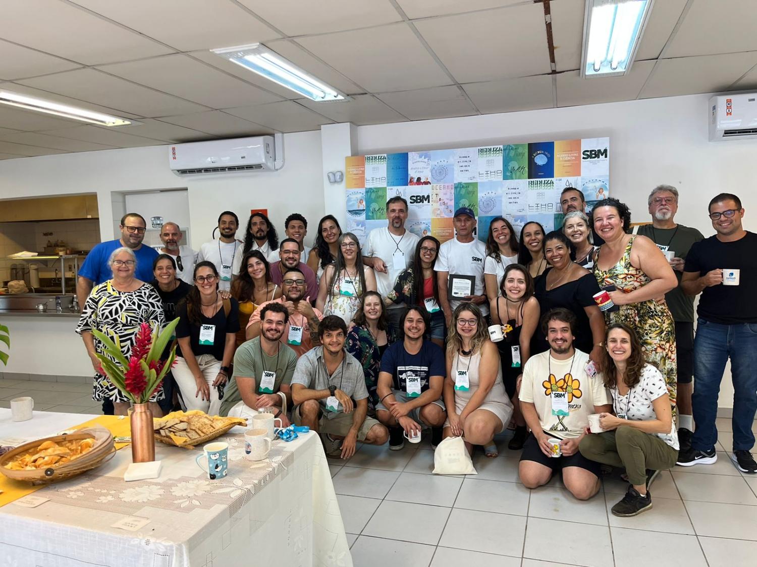 Part of the CEBIMar administrative and academic staff during the XXI Symposium of Marine Biology – November 2023. Photo by Andréia Barbosa.